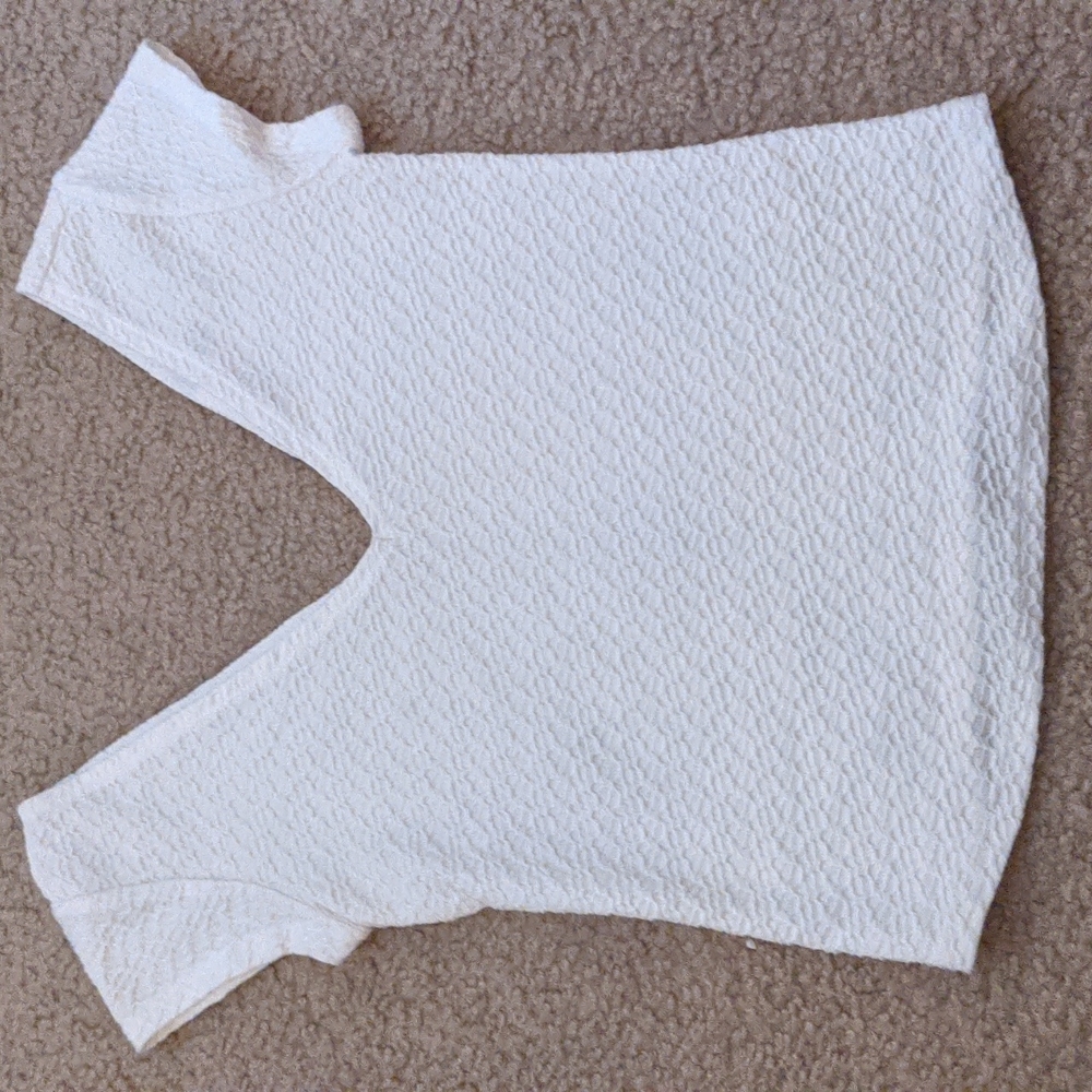 Textured white t-shirt. Size xs